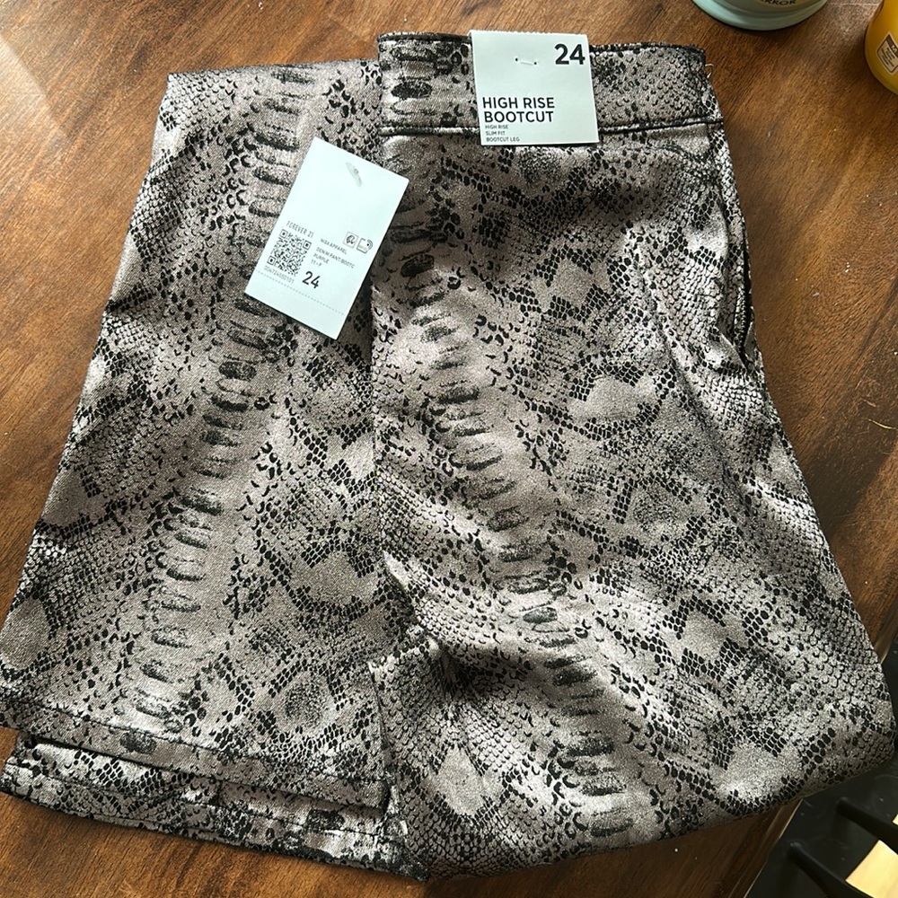 NWT Forever 21 snake print High Rise Stretch Jeans